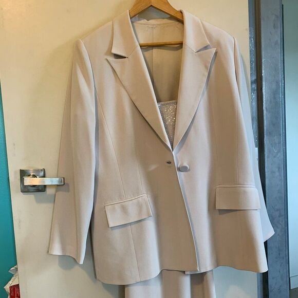 Earring vintage clip on, EUC, white gold colour, crystals, organic design - Picture 16 of 16